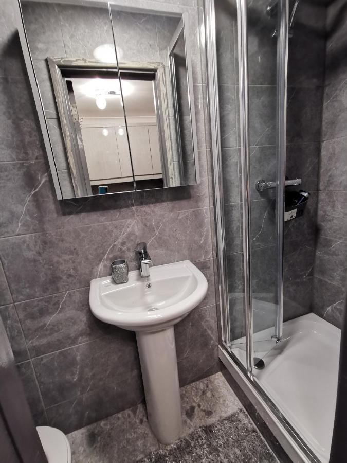 Palaz 2 - 2 Bedroom Flat Edmonton Exterior photo